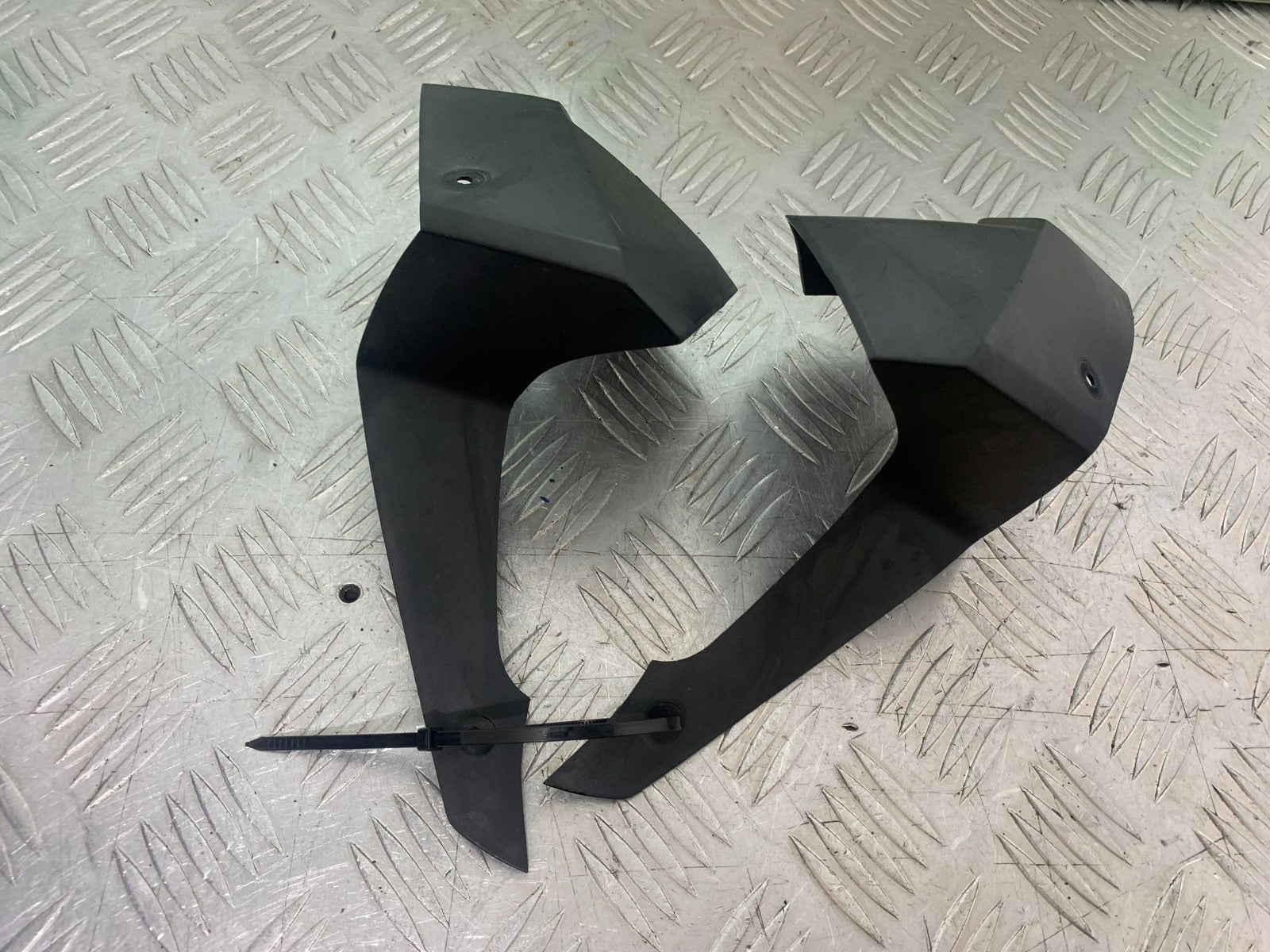 YAMAHA XJ6 XJ6-S LEFT AND RIGHT TOP FAIRING  INFILLS   YEAR 2009-2015  (CMB1212)