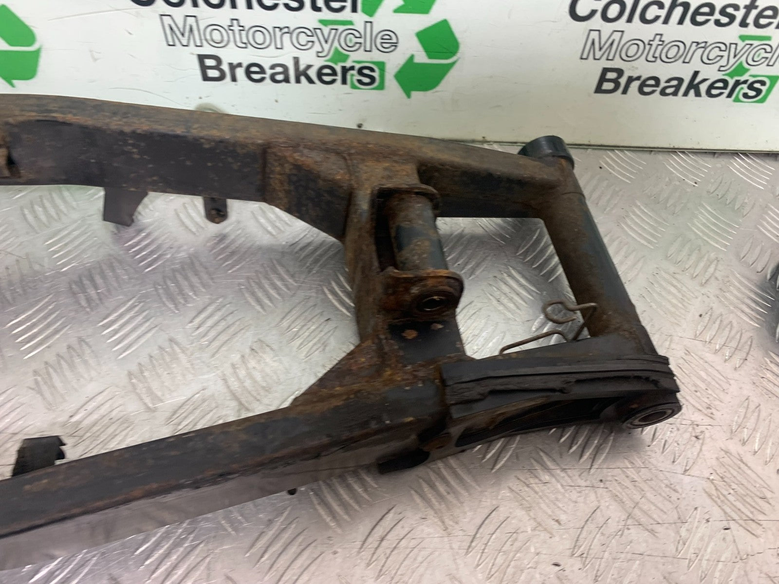 KAWASAKI Z750 Z 750 SWINGARM YEAR 2004-2006  (CMB1234)