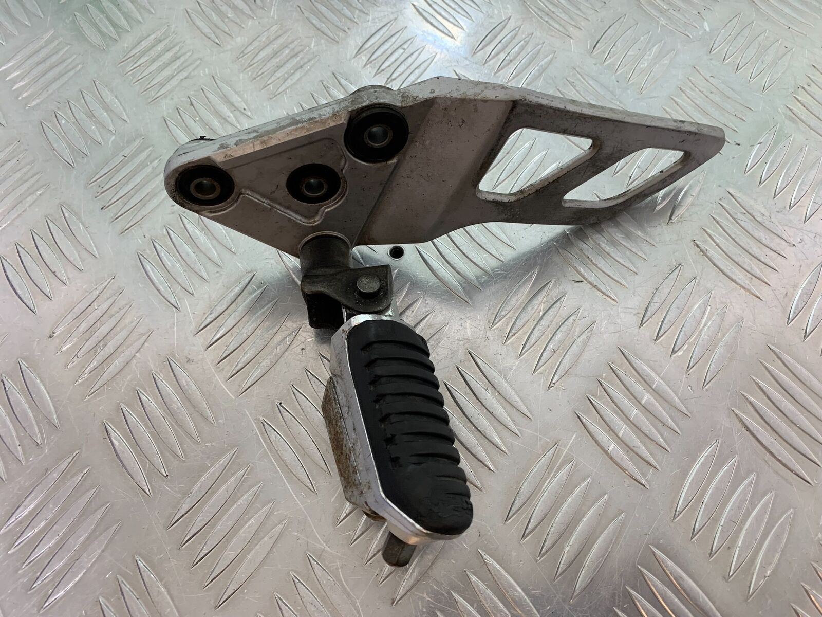 SUZUKI GSX1250 GSX 1250 FRONT LEFT HANGER YEAR 2013-2016  (CMB1013)