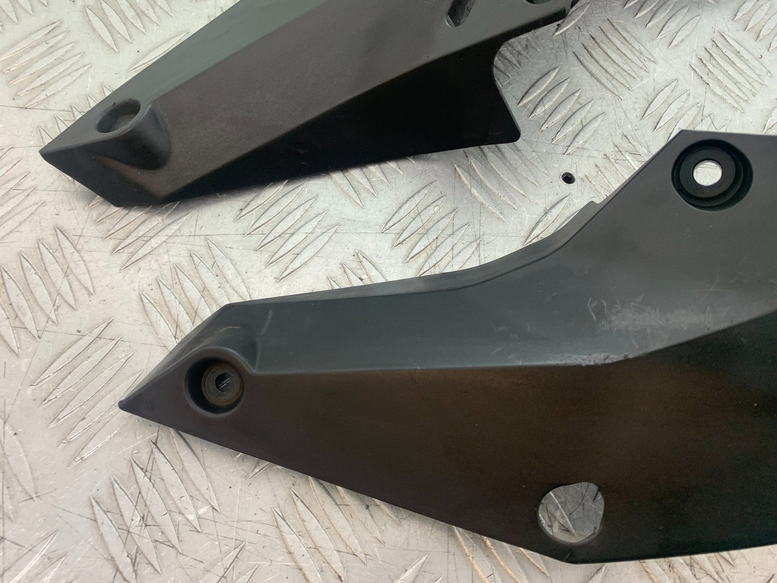 KTM DUKE 125 LEFT AND RIGHT INFILLS  YEAR 2017-2022 (CMB1222)