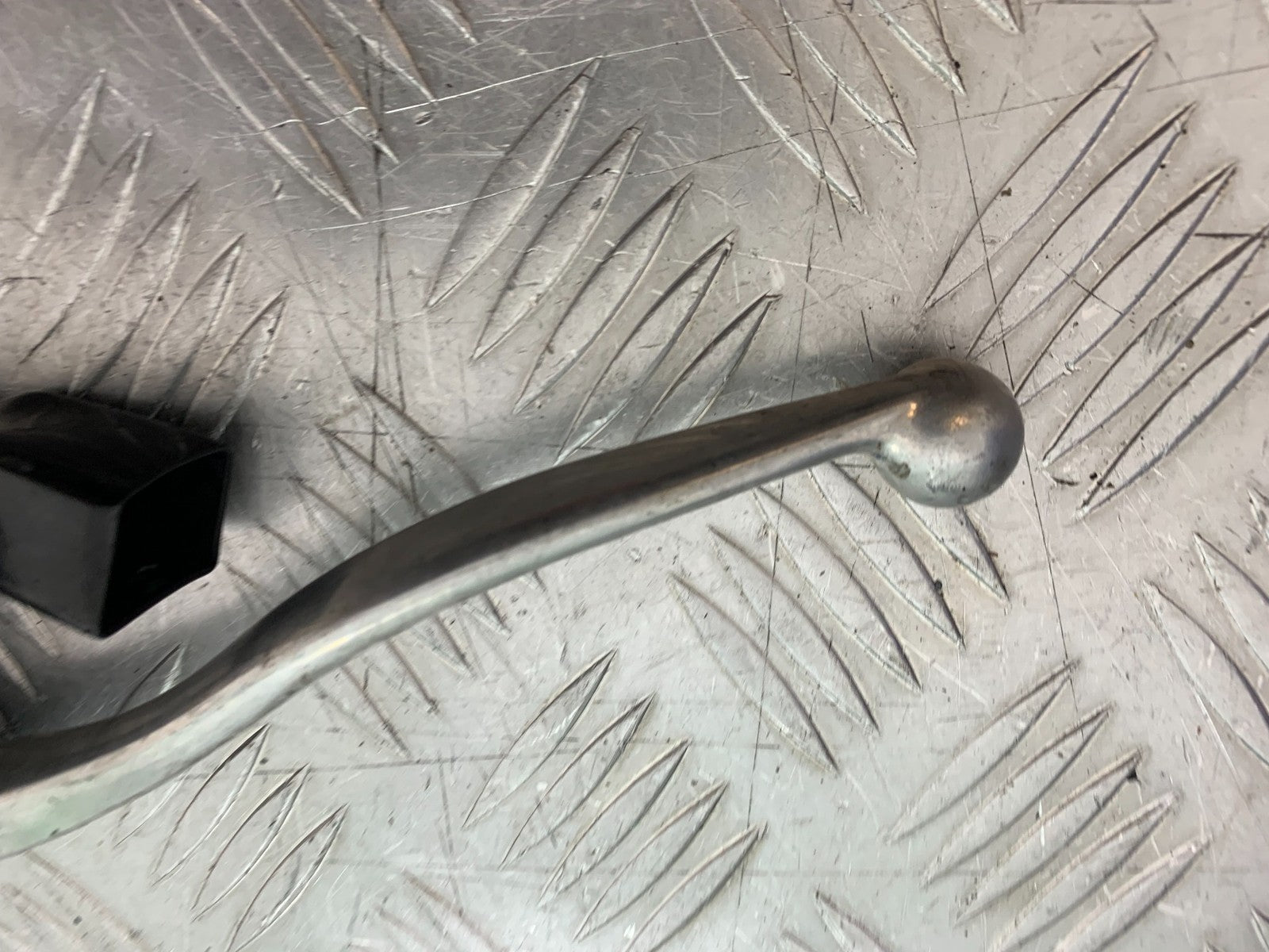 TRIUMPH 955i DAYTONA CLUTCH LEVER AND BRACKET YEAR 2002-2006 (CMB1229)