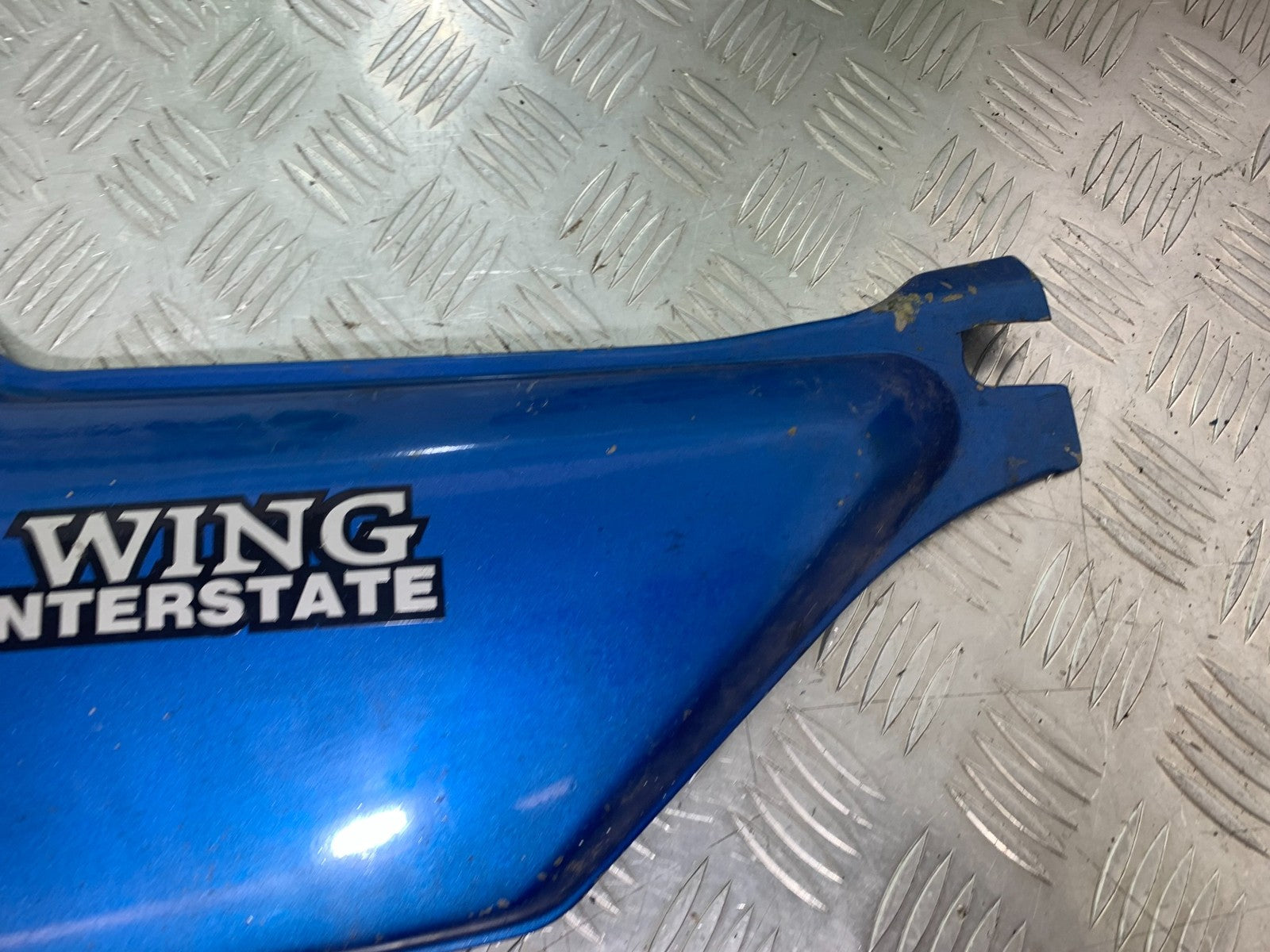 HONDA GL500 GL 500 SILVERWING LEFT SEAT PANEL   YEAR 1981-82 (CMB1168)