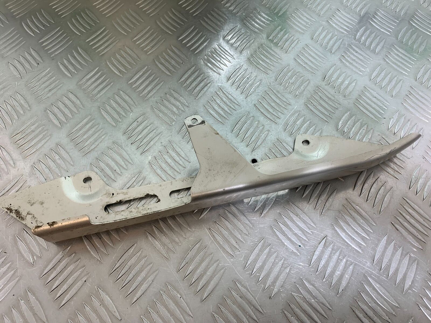KAWASAKI ZR 750 ZEPHYR CHAIN GUARD YEAR 1991-95 (CMB1008)