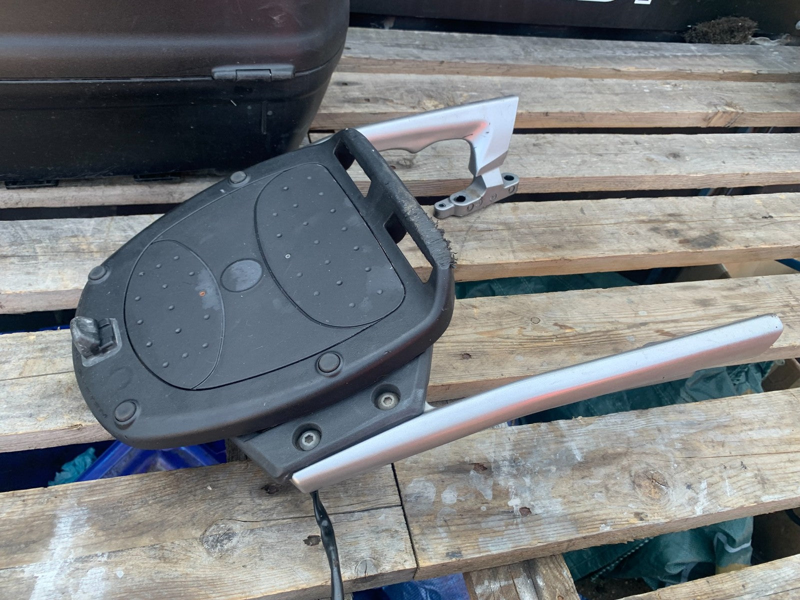 KAWASAKI GTR1400 GTR 1400 TOP BOX RACK KEY   YEAR 2007-2009 (CMB1174)