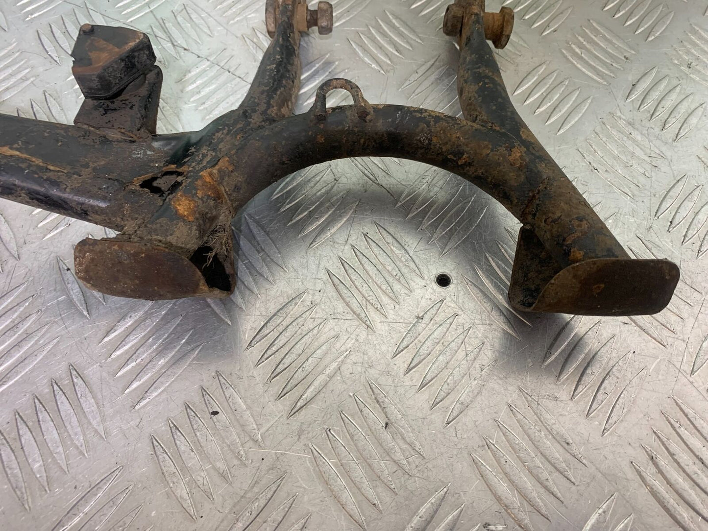 YAMAHA XJR1300 XJR 1300 CENTER STAND  1999-2003 (CMB1119)