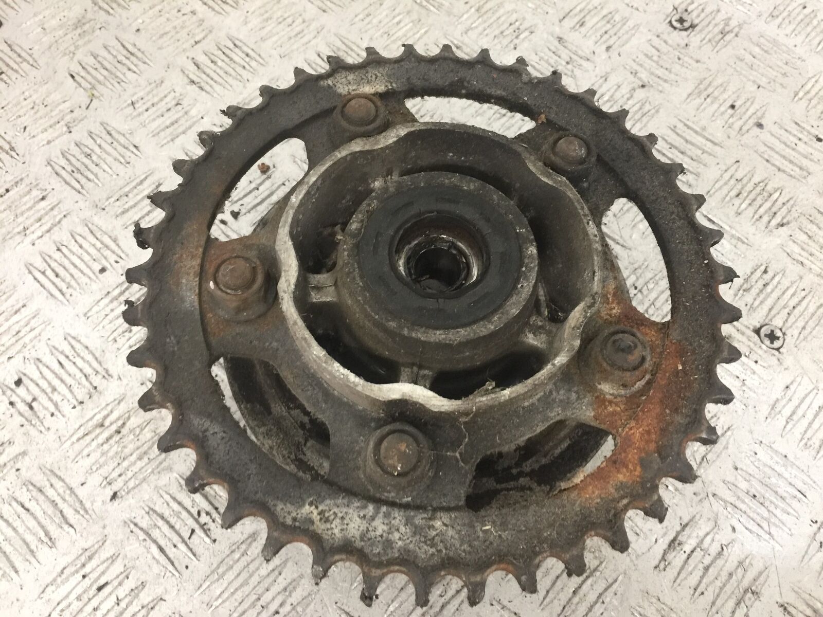 HONDA CB600 CB 600 HORNET SPROCKET CARRIER  YEAR 1999-02 (STOCK 865)