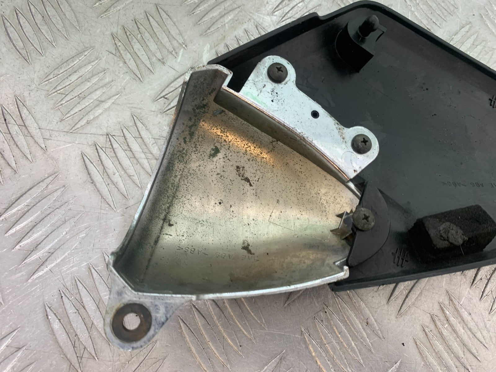 SUZUKI GSF600 GSF 600 BANDIT LEFT SIDE PANEL   2000-2004 (CMB1269)