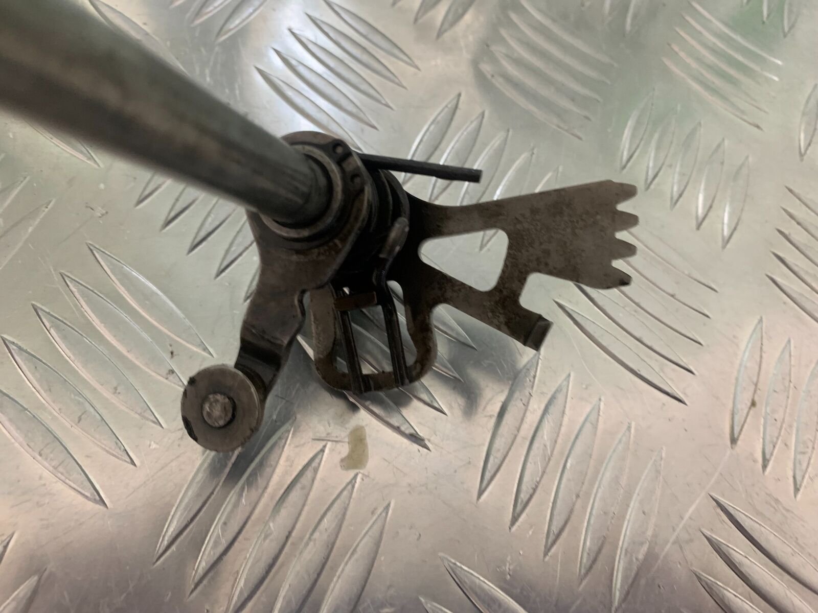 YAMAHA XT250 XT 250 GEAR SHAFT  YEAR 1980-1982  (STOCK 944)