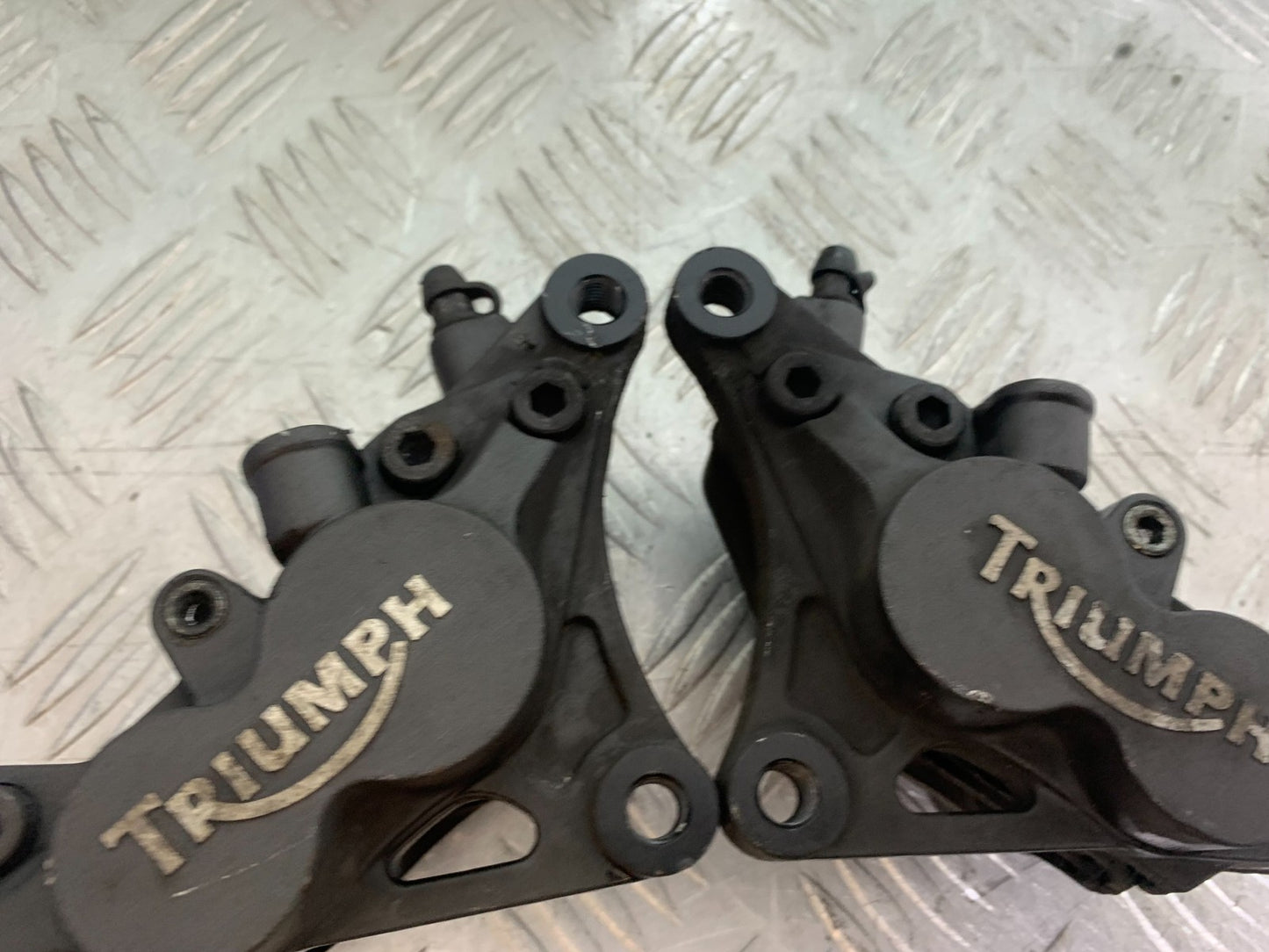TRIUMPH 1050 SPRINT ST FRONT BRAKE CALIPERS  2003-2011 (CMB1285)
