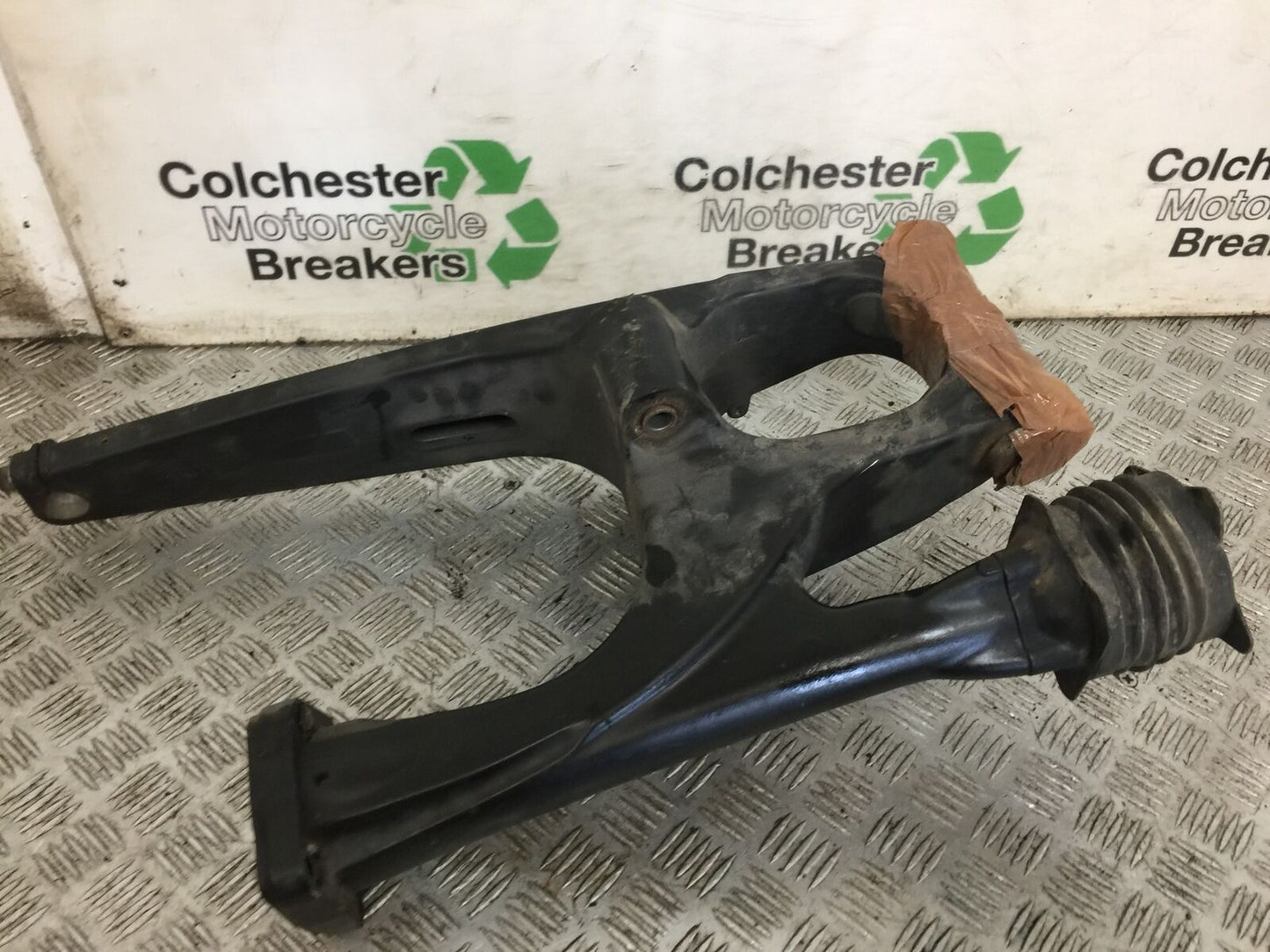 YAMAHA XT1200 Z SUPER TENERE SWINGARM  YEAR  2010-2021 (STOCK 894)