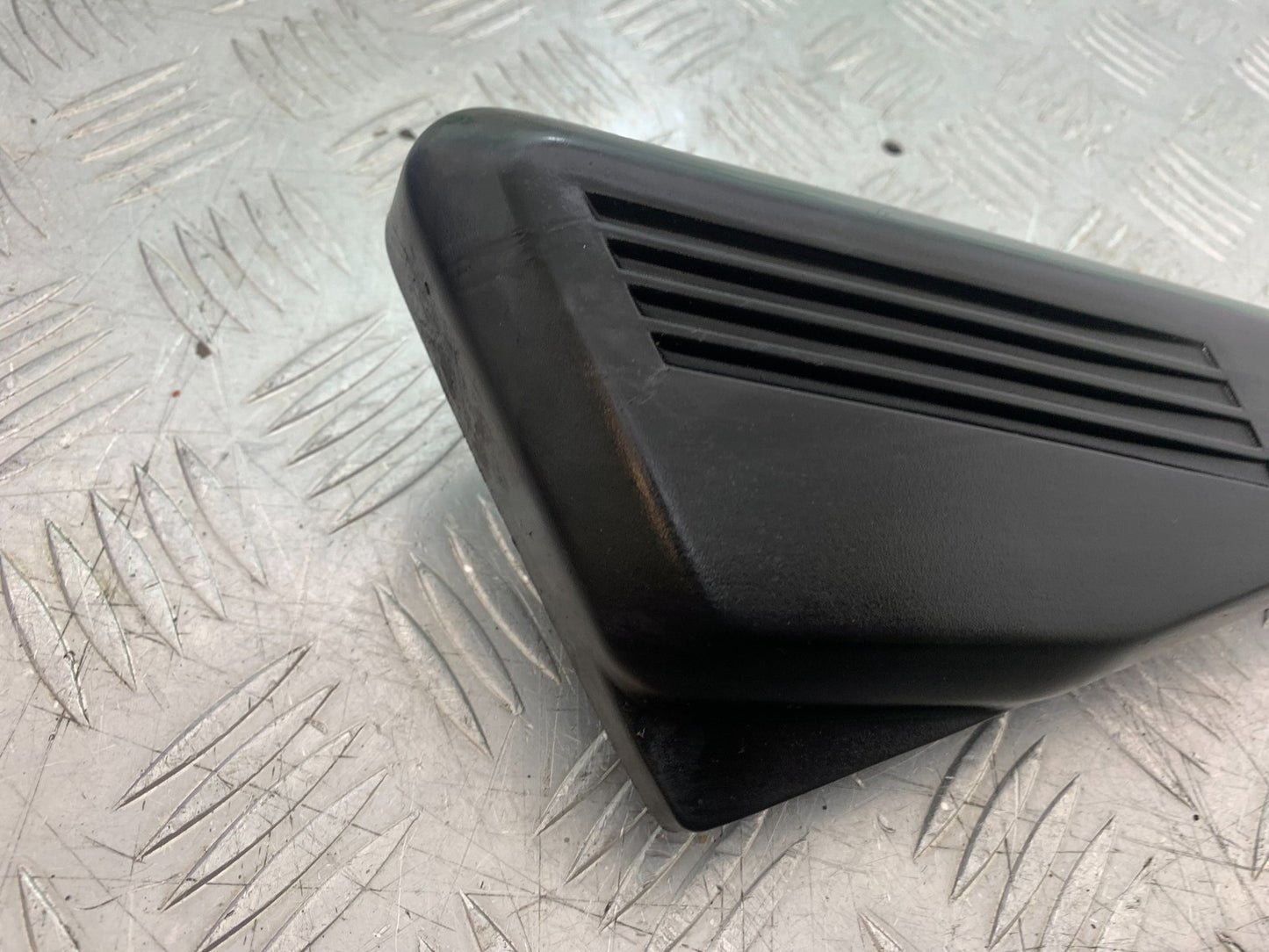 YAMAHA FZS600 FAZER 600 LEFT FRAME COVER  YEAR 1998-2001 (CMB1267)