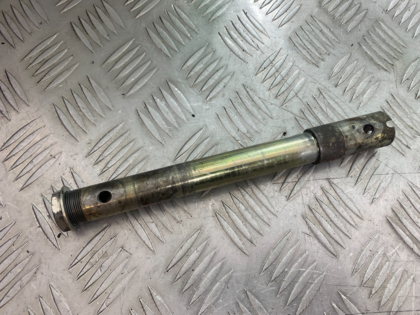 DUCATI 996 SPS 748 916 998 FRONT WHEEL SPINDLE  1999-2000 (CMB1209)