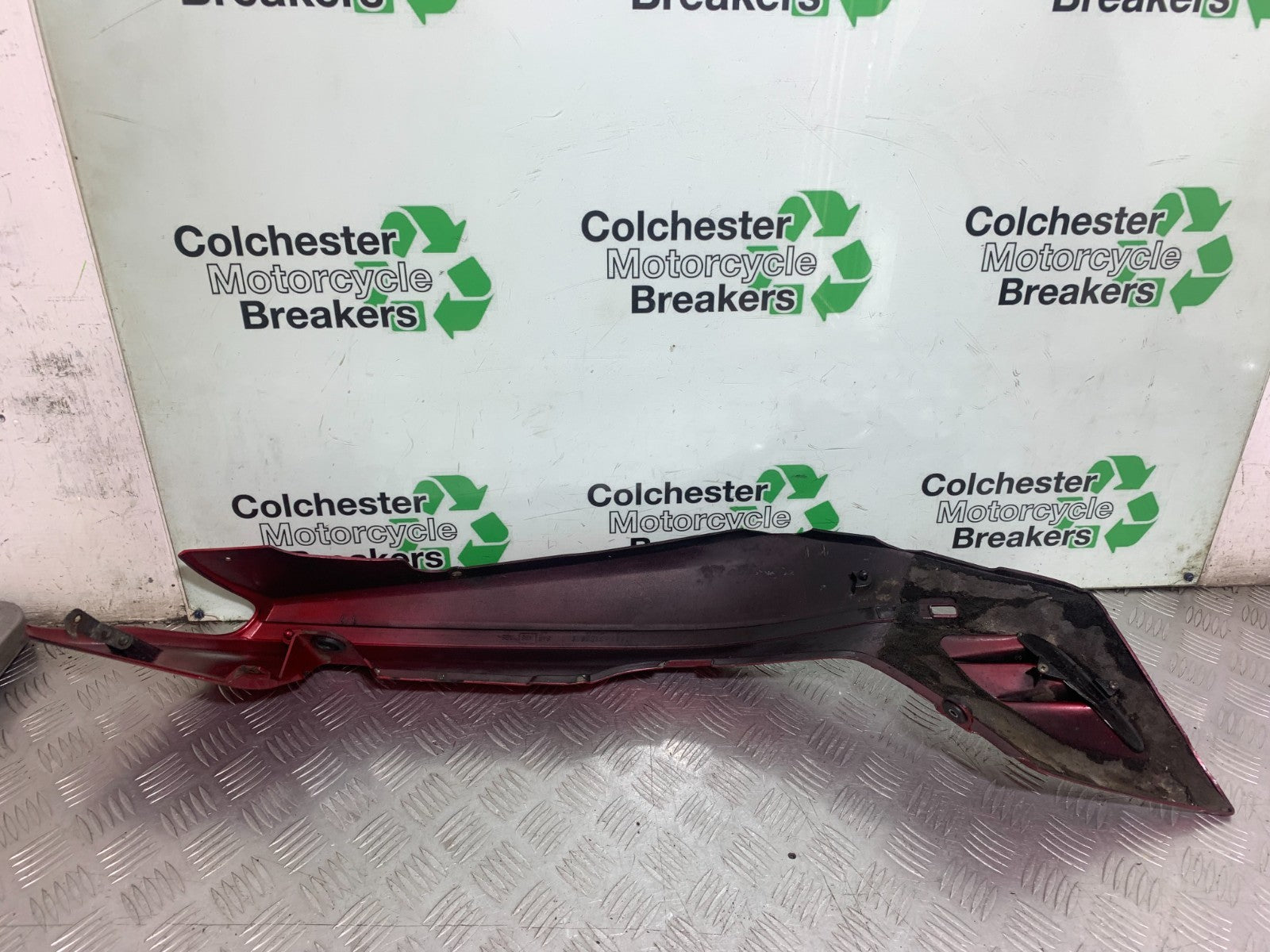 SUZUKI RF900 RF 900 RIGHT SEAT PANEL YEAR 1994-1999 CMB1326