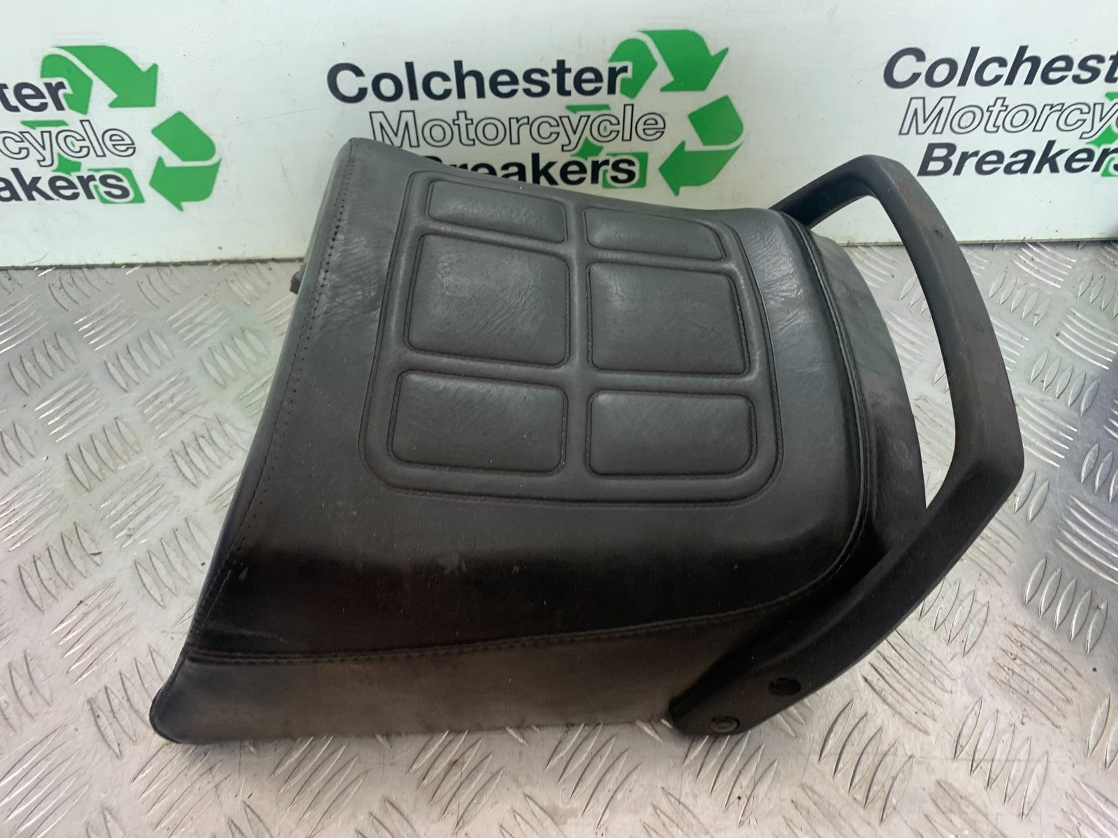 HONDA GL500 GL 500 SILVERWING REAR SEAT AND GRAB RAIL   YEAR 1981-82  (CMB1168)