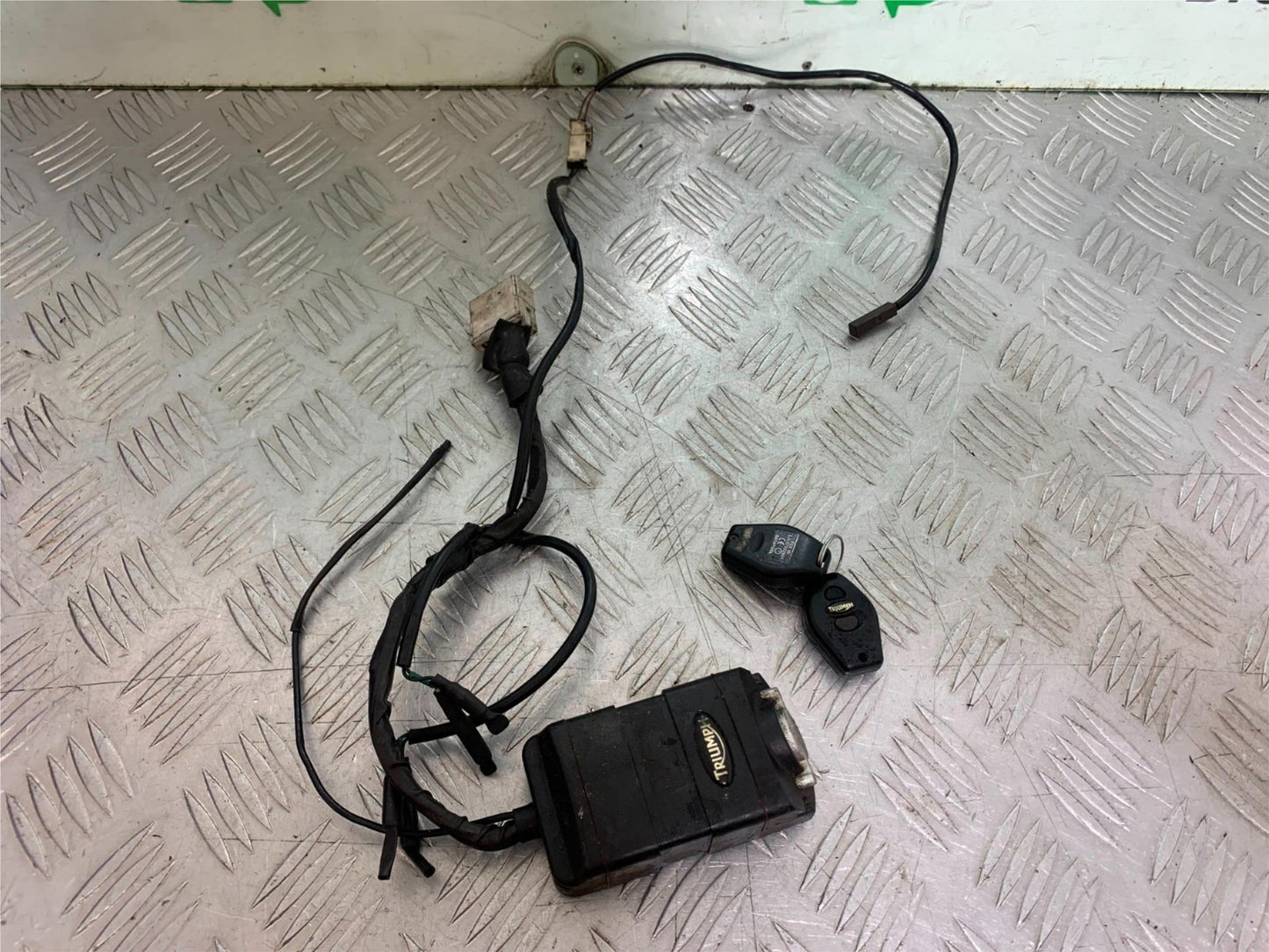 TRIUMPH SPEED TRIPLE R 1050 ALARM AND FOBS  2009 (CMB1183)