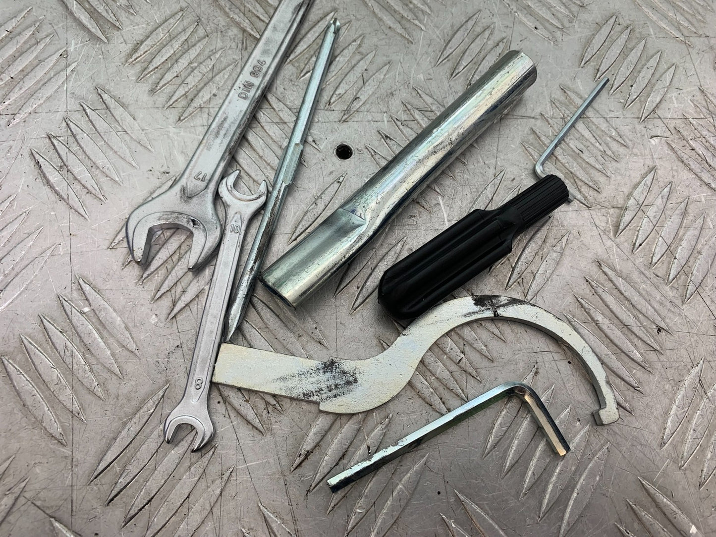 APRILIA TUONO 1000 V4 TOOLKIT    YEAR 2013-2014  (CMB1239)