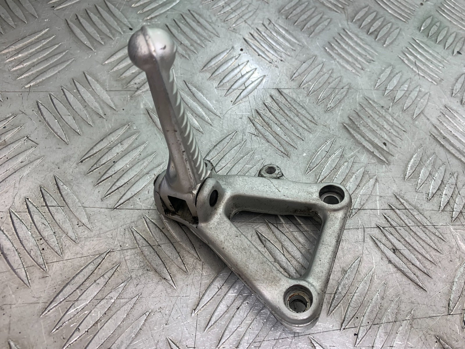 DUCATI 996 SPS 748 916 998 FRONT RIGHT HANGER AND PEG 1999-2000 (CMB1209)