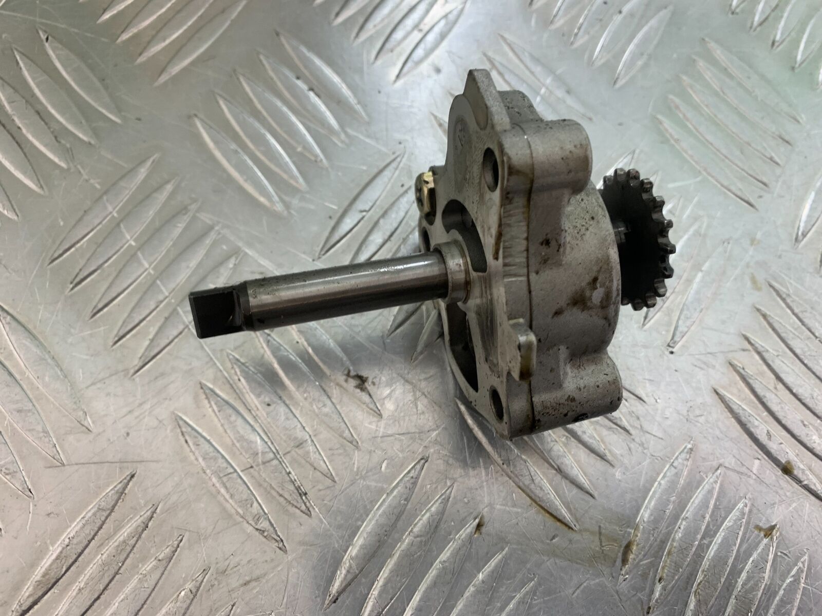 TRIUMPH THUNDERBIRD 1600 OIL PUMP  YEAR 2011 (CMB1107)