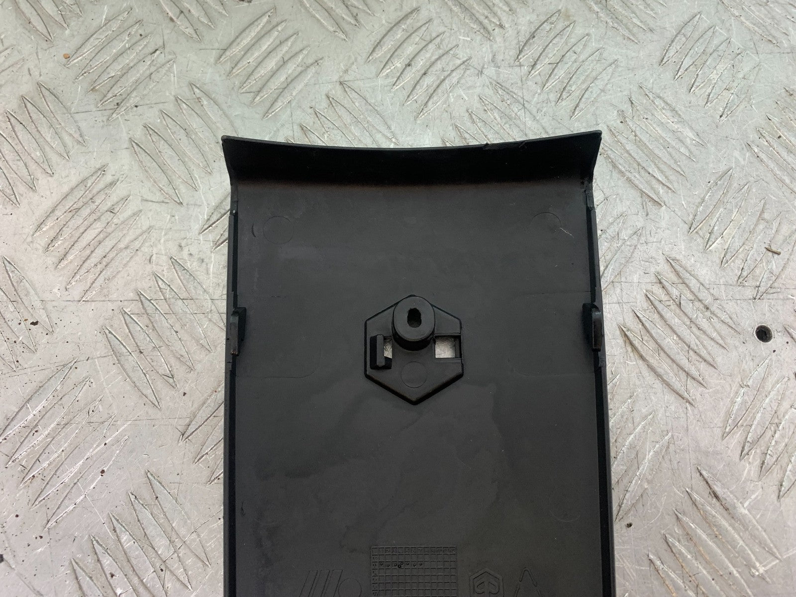 PIAGGIO VESPA GT125 L FRONT INFILL PANEL YEAR 2003  (CMB1300)