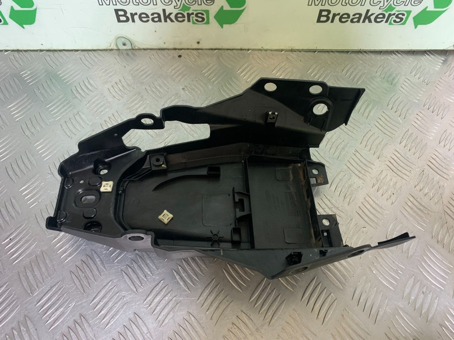 KTM 125 DUKE UNDERTRAY YEAR 2018-2023 (CMB1083)