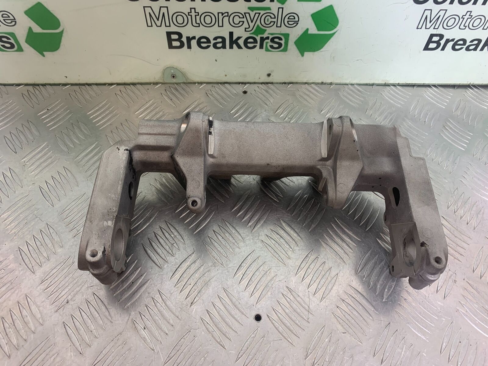 HONDA CBR 929 RRY FIREBLADE ENGINE BRACKET  YEAR 2000-01 (CMB1026)