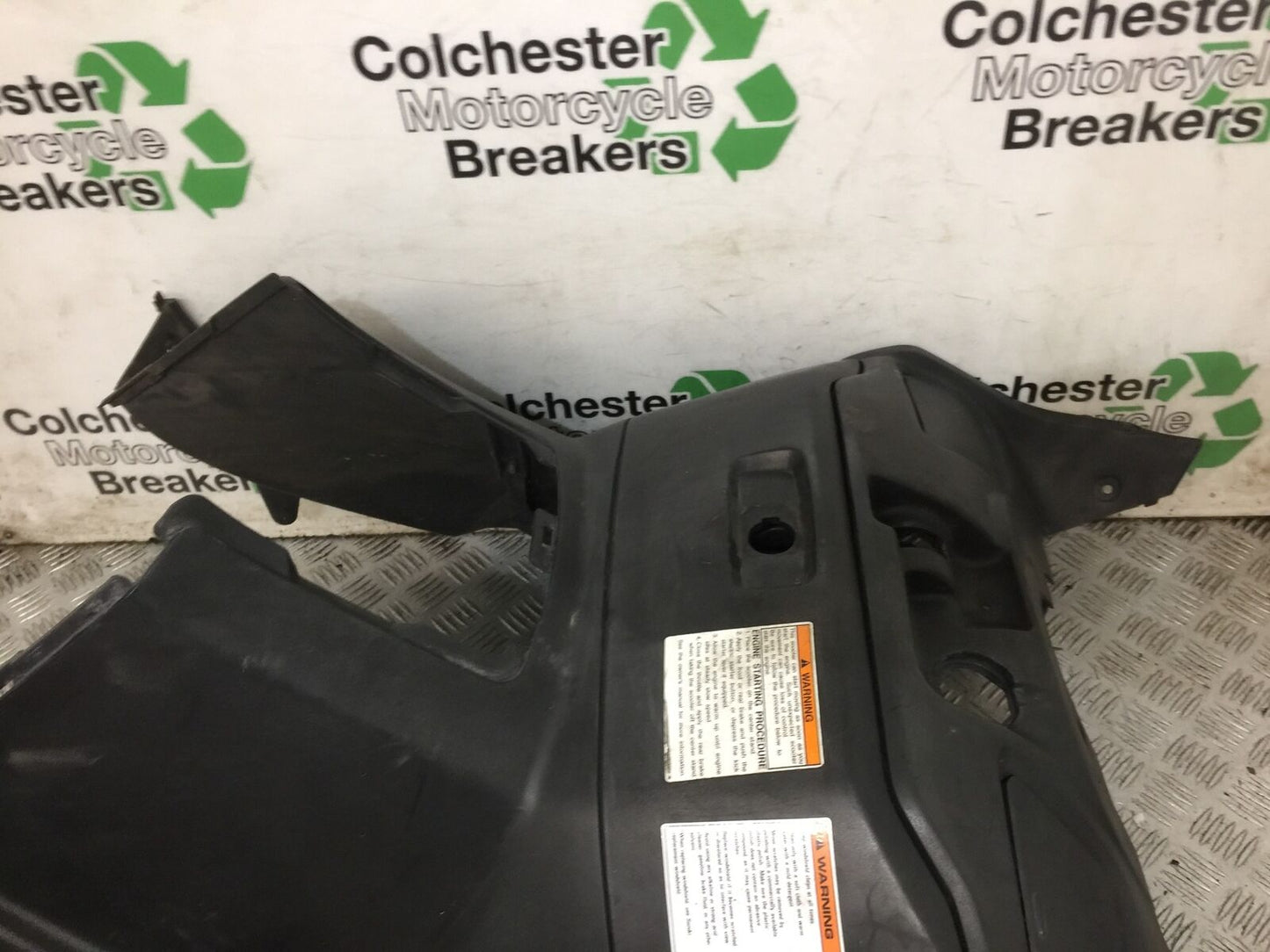 SUZUKI AN 250 BURGMAN INNER PANEL  YEAR 1999  (STOCK 881)