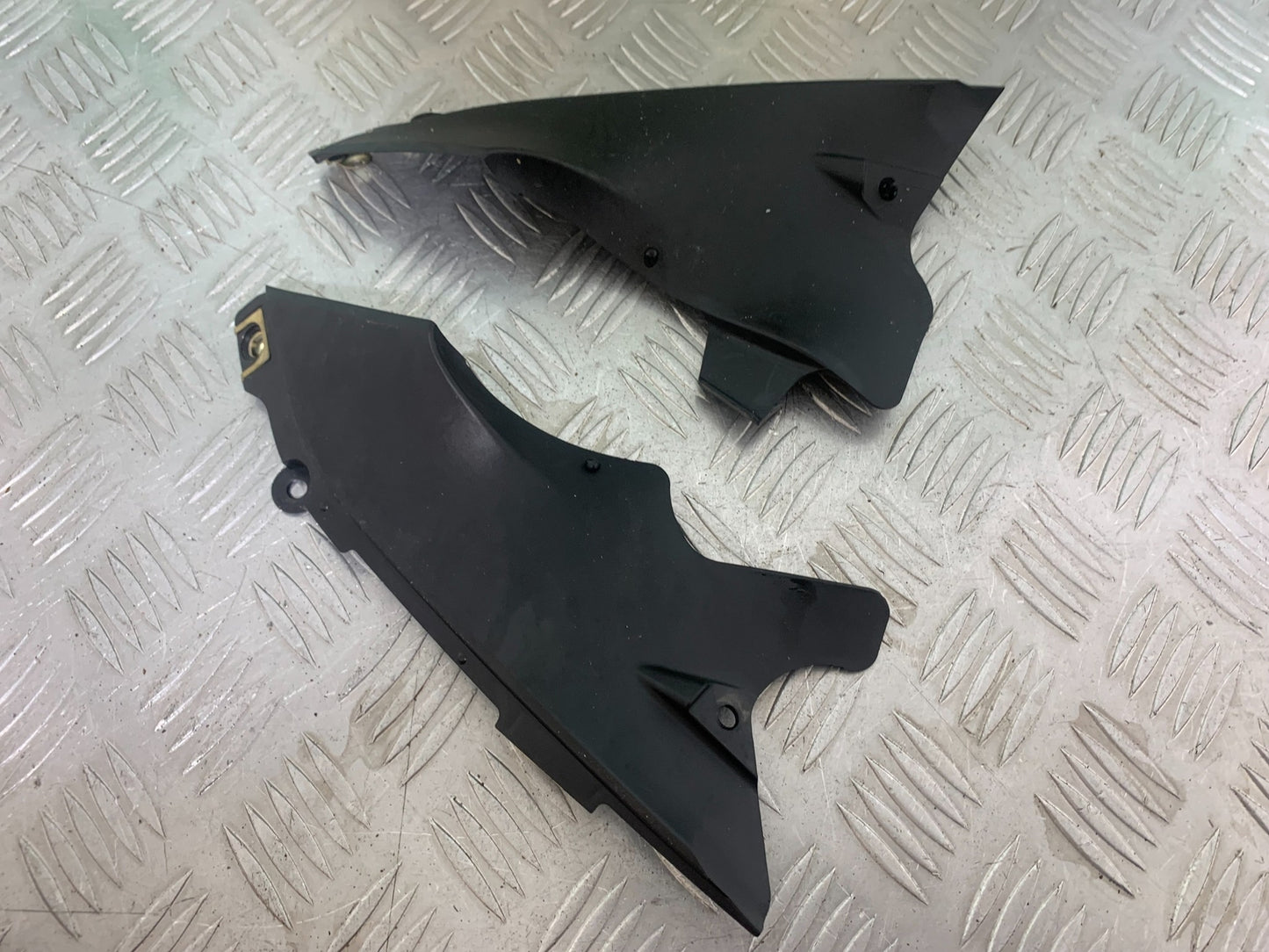 YAMAHA YZF R1 LEFT AND RIGHT TOP FAIRING INFILL PANELS  YEAR 2004-2006 (CMB1155)