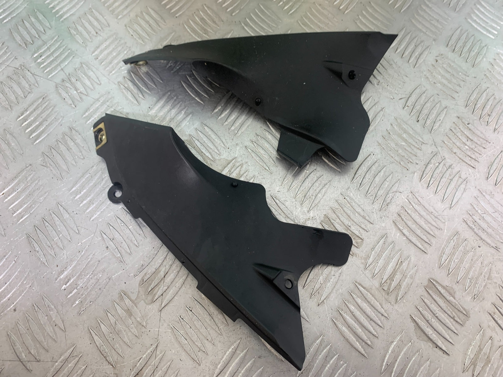 YAMAHA YZF R1 LEFT AND RIGHT TOP FAIRING INFILL PANELS  YEAR 2004-2006 (CMB1155)