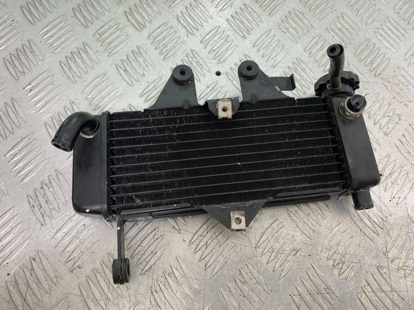 HONDA XL125 VARADERO RADIATOR  YEAR 2001-2006  (CMB1304)