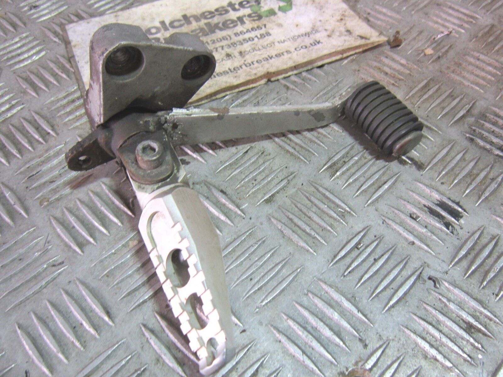 YAMAHA FZR600 FZR 600 FRONT RIGHT HANGER PEG AND PEDAL YEAR 1989 1990