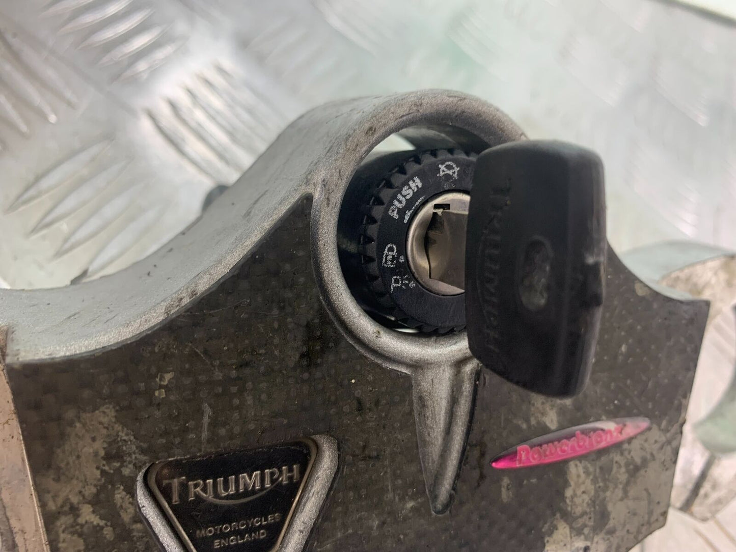 TRIUMPH 1050 SPRINT ST LOCKS AND KEY   YEAR 2004-2007 (CMB1089)