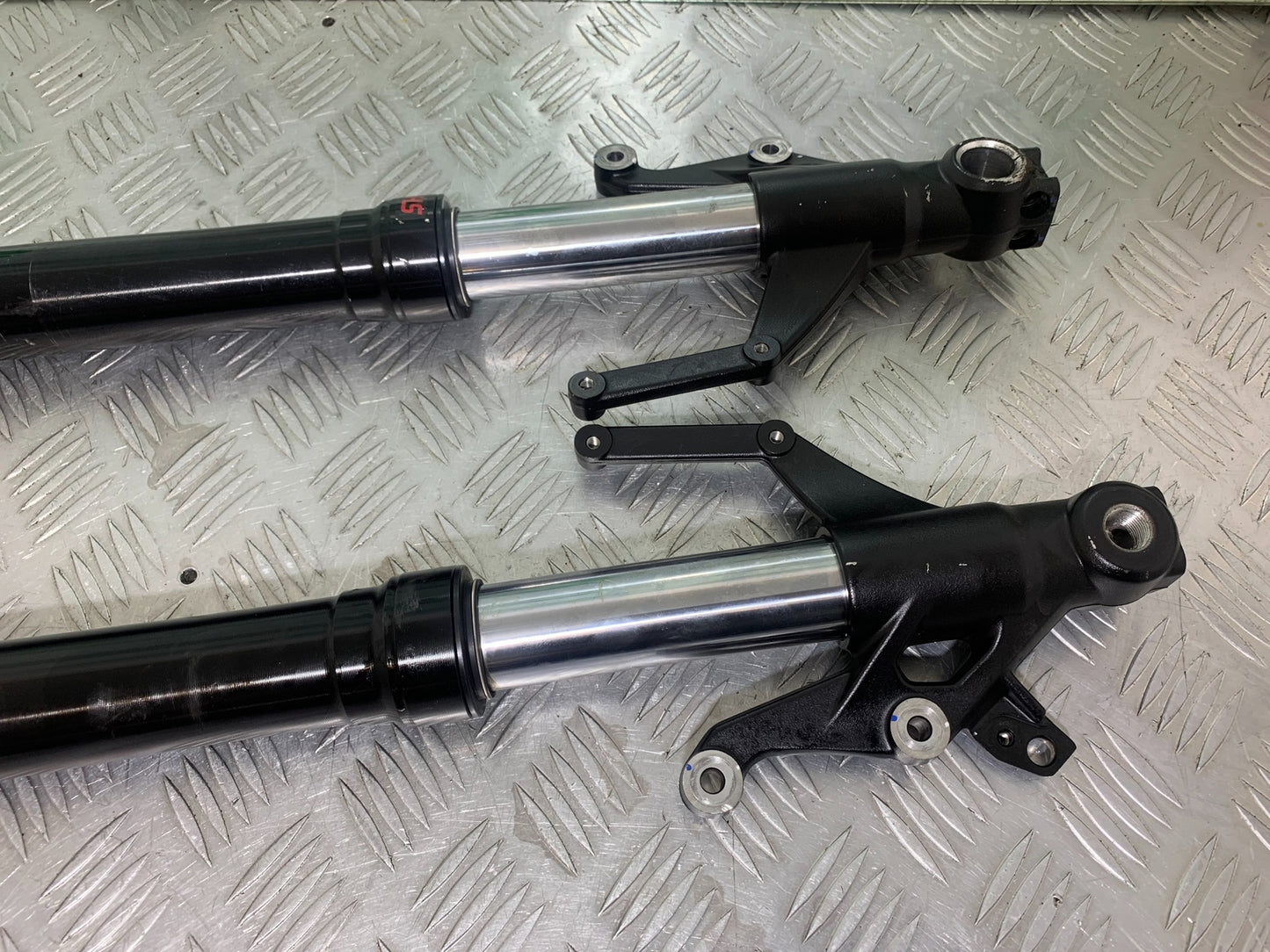 TRIUMPH TRIDENT 660 FORKS  YEAR 2021-2024 (CMB1148)