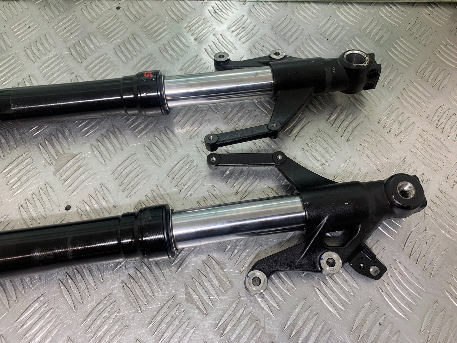 TRIUMPH TRIDENT 660 FORKS  YEAR 2021-2024 (CMB1148)