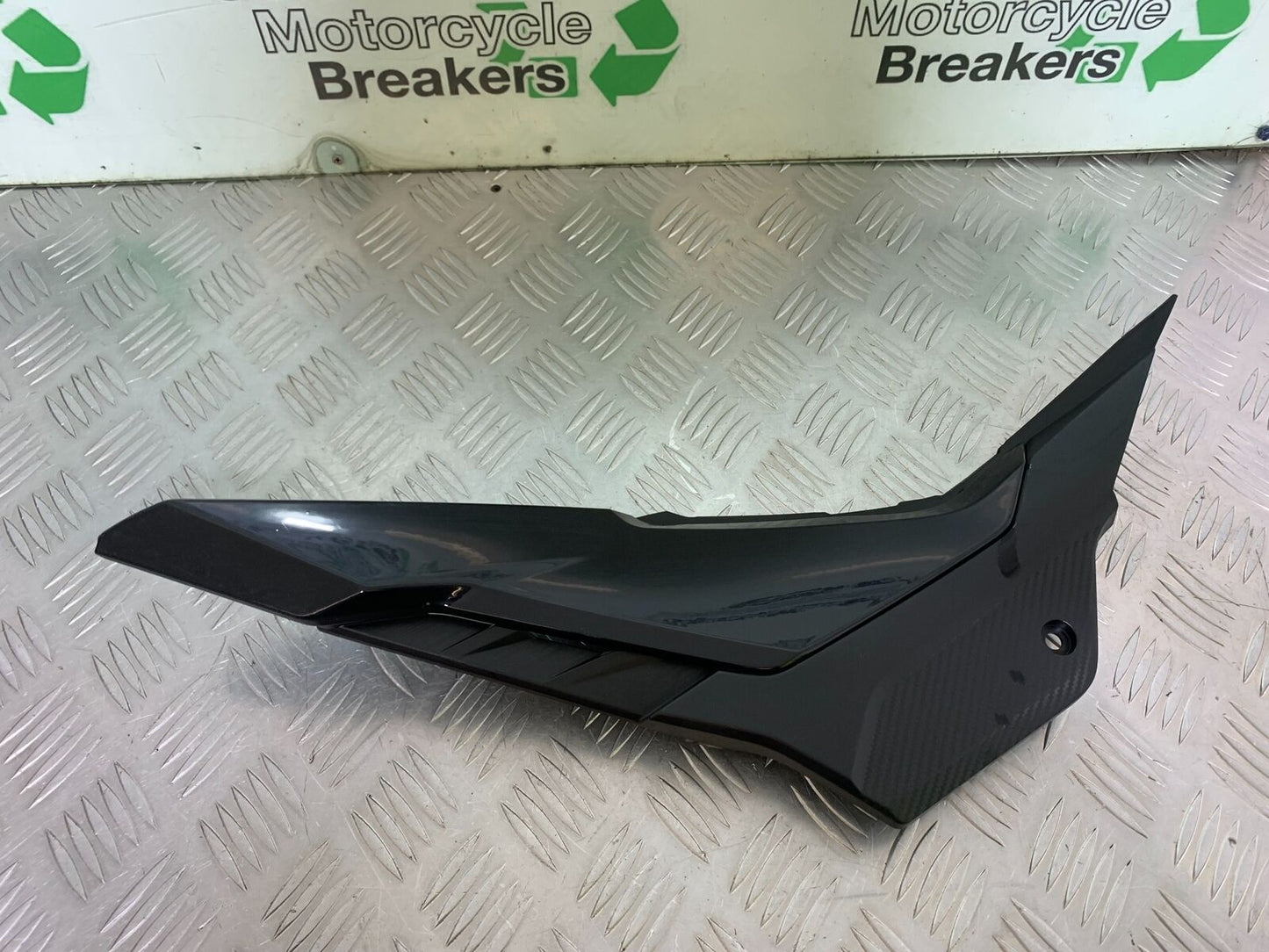 HONDA CBR500R CBR 500 R LEFT SEAT PANEL   YEAR 2016 (CMB1066)