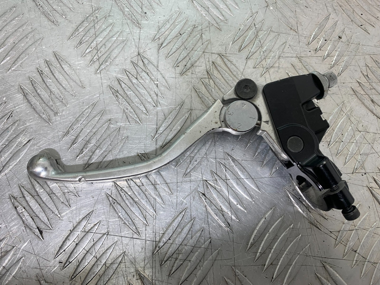 TRIUMPH 1050 SPRINT ST CLUTCH LEVER AND BRACKET   2003-2011 (CMB1285)