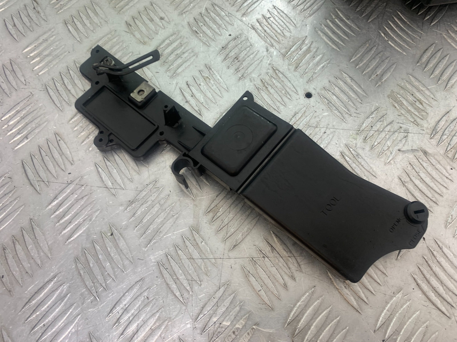 HONDA VTX1300 S-6 TOOL BOX LID   YEAR 2004-09 (CMB1159)