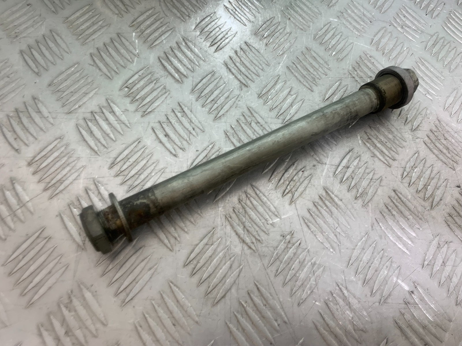 SUZUKI GSXR600 GSXR 600 K1 K2 K3 SWINGARM SPINDLE  1999-03 (CMB1284)
