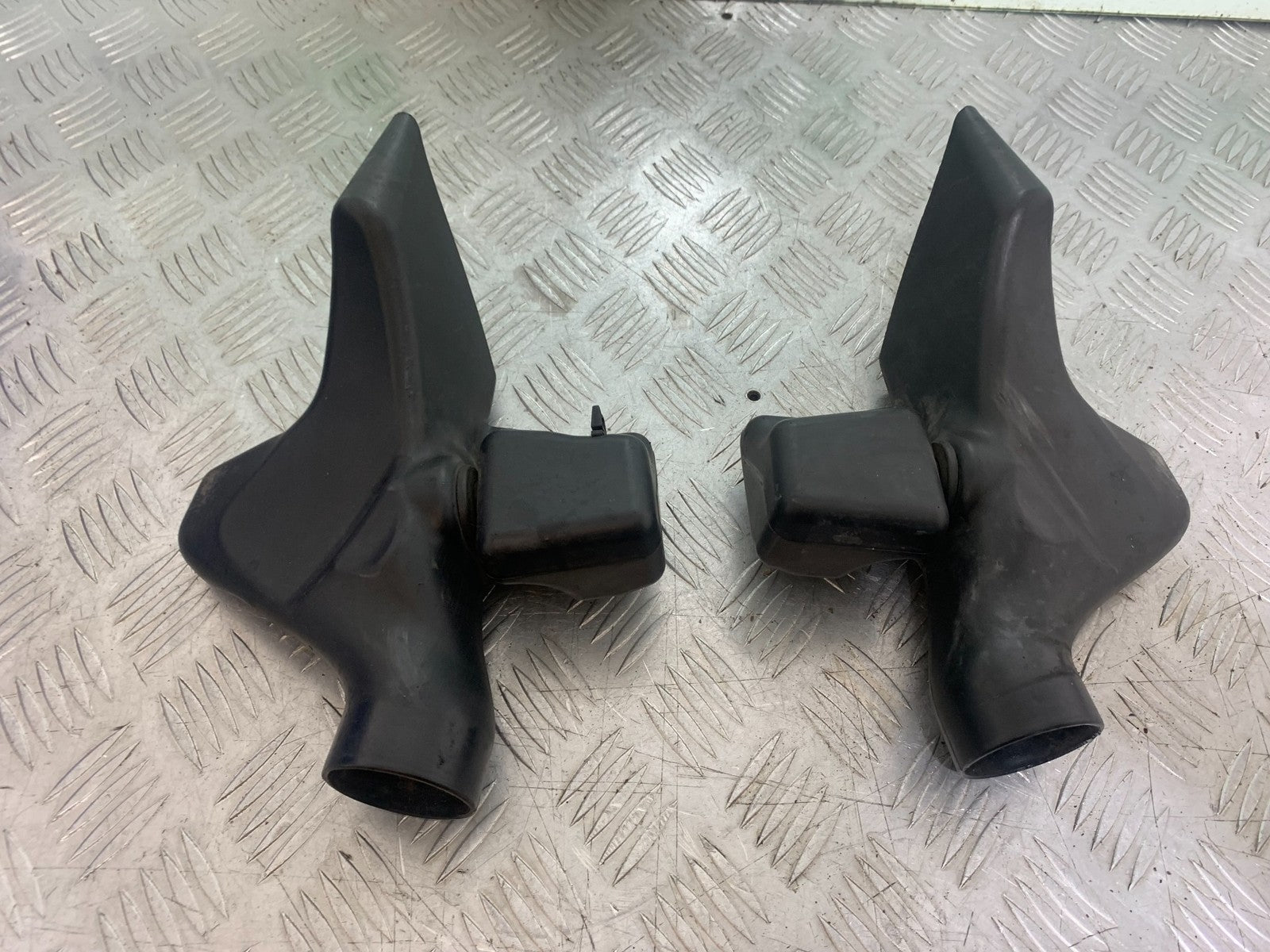 KAWASAKI GTR1400 GTR 1400 AIR TUBES   YEAR 2007-2009 (CMB1174)