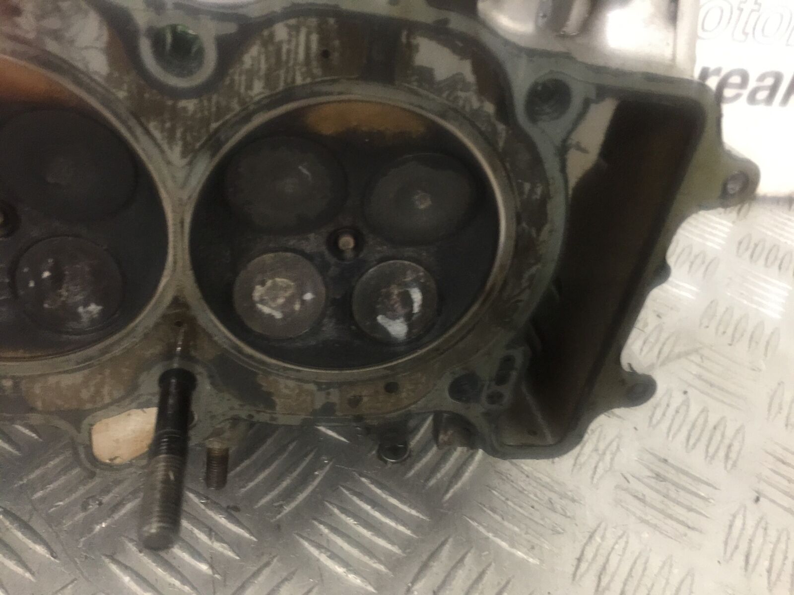 HONDA CBR1000 rr FIREBLADE CYLINDER HEAD   YEAR 2004  (STOCK 853)