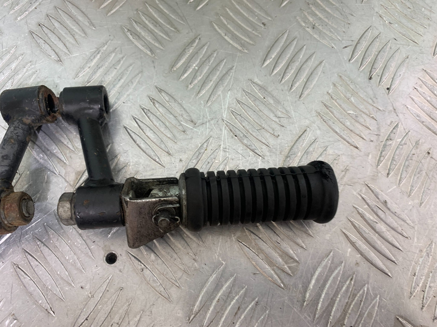 ROYAL ENFIELD BULLET 500 EFI REAR FOOT PEGS   YEAR 2008 - 2016 (CMB1153)