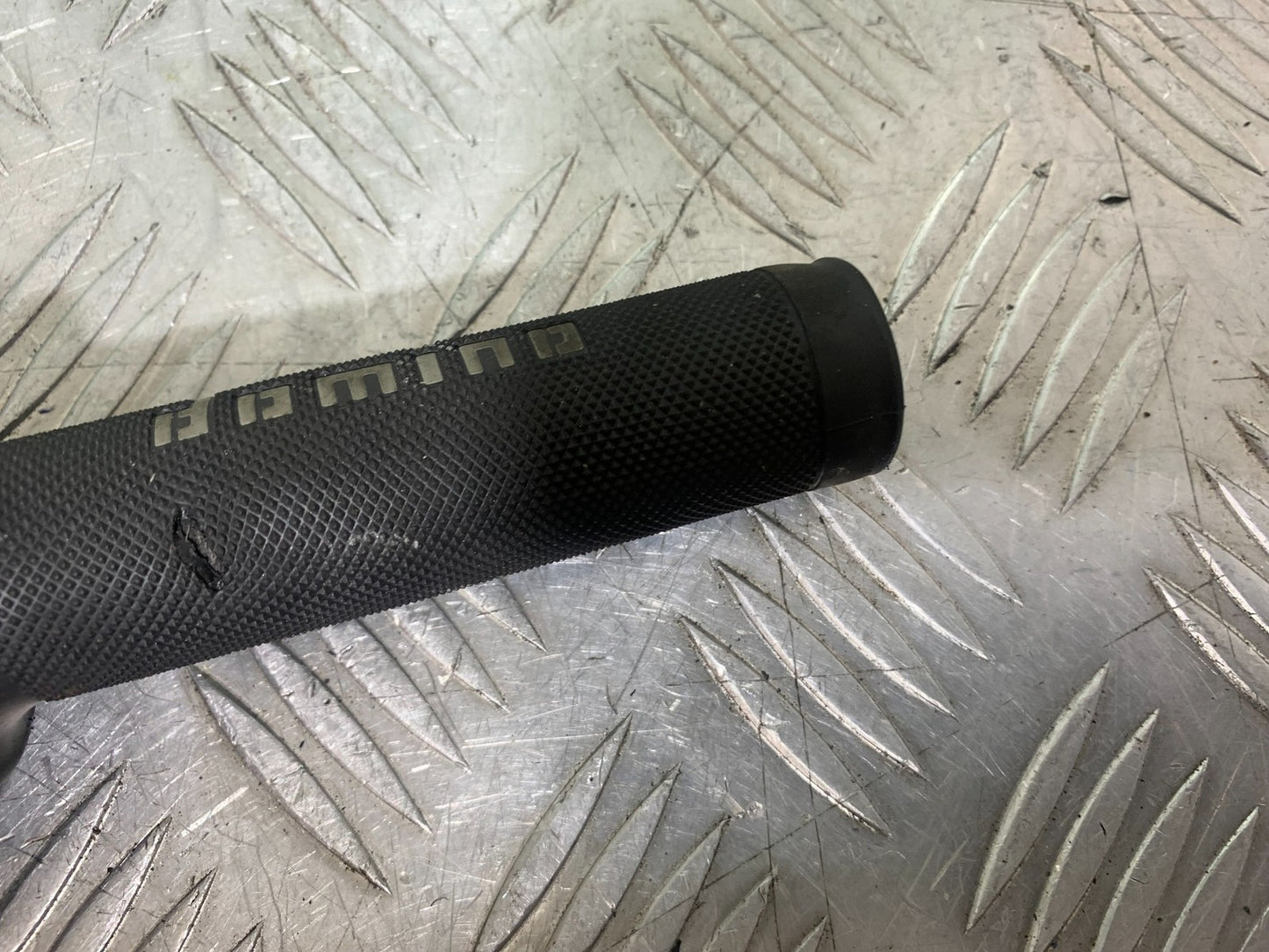 YAMAHA YZF R1 14 B BIG BANG THROTTLE AND TWIST GRIP   2009-14 (CMB1175)