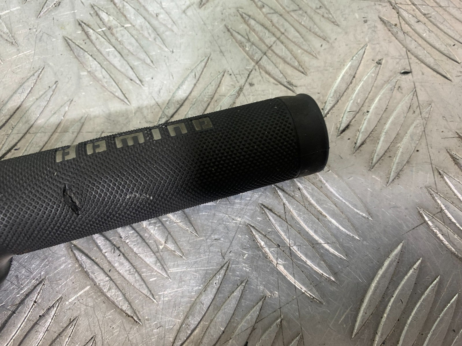 YAMAHA YZF R1 14 B BIG BANG THROTTLE AND TWIST GRIP   2009-14 (CMB1175)