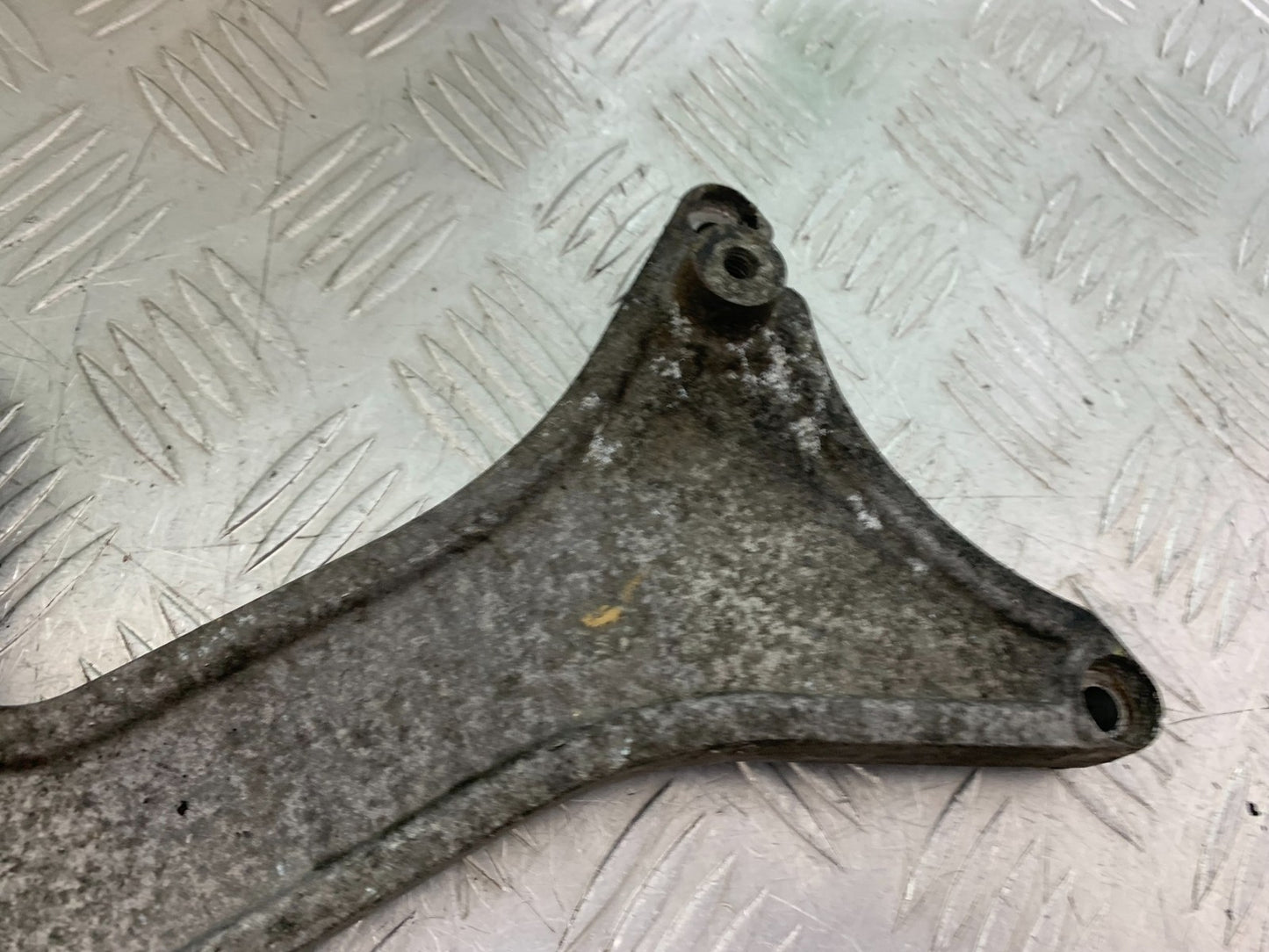 PIAGGIO VESPA GT125 L EXHAUST BRACKET  YEAR 2003 (CMB1300)