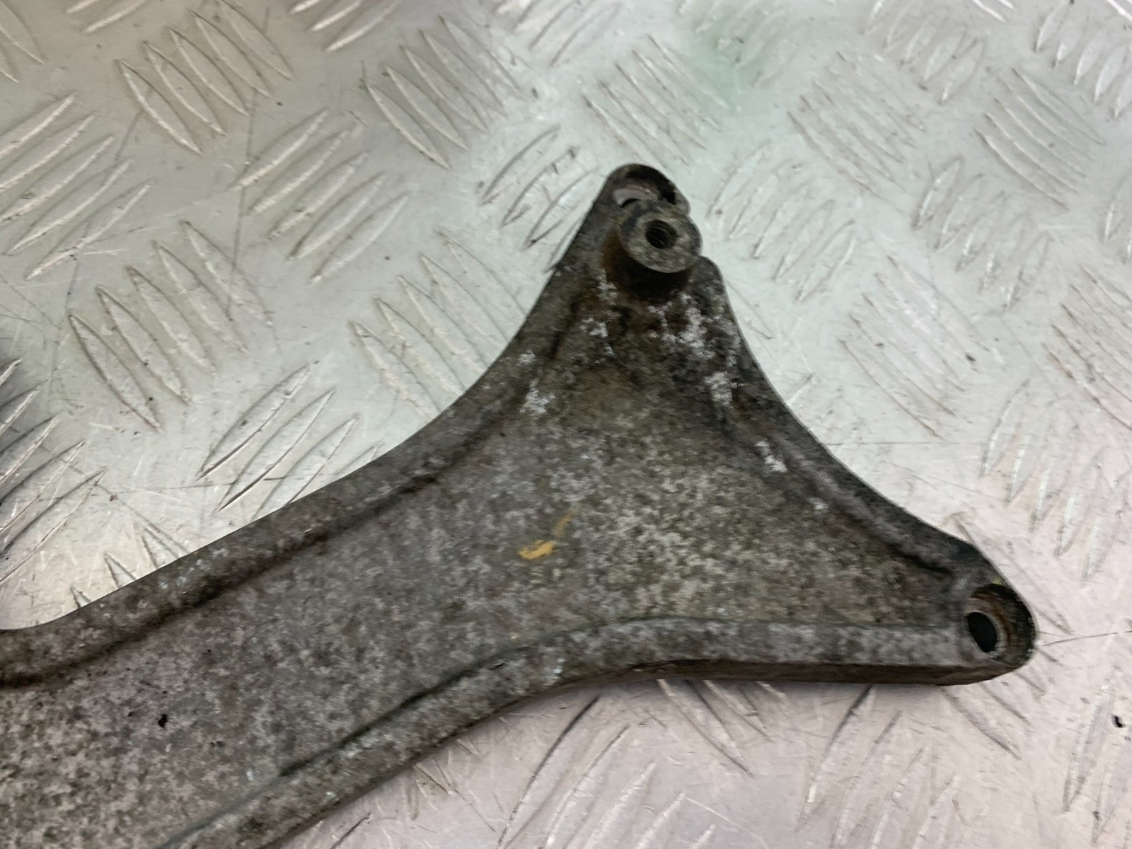 PIAGGIO VESPA GT125 L EXHAUST BRACKET  YEAR 2003 (CMB1300)
