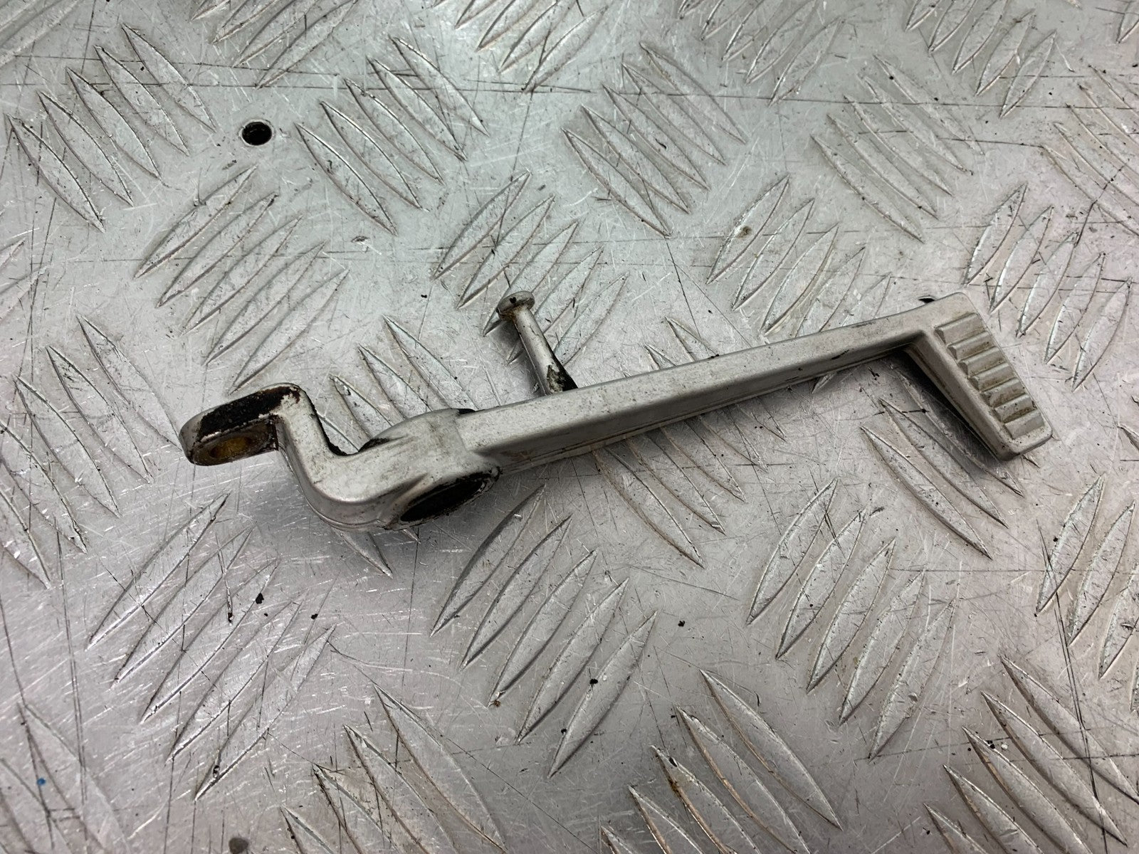 TRIUMPH 955i DAYTONA REAR BRAKE PEDAL  YEAR 2002-2006 (CMB1229)