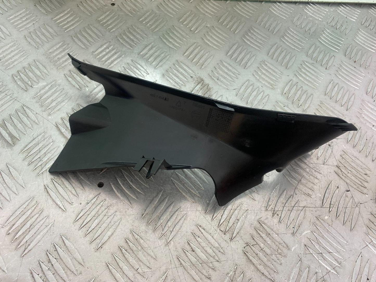 DUCATI 1299 PANIGALE RIGHT TOP FAIRING INFILL PANEL YEAR 2016 (CMB 1187)