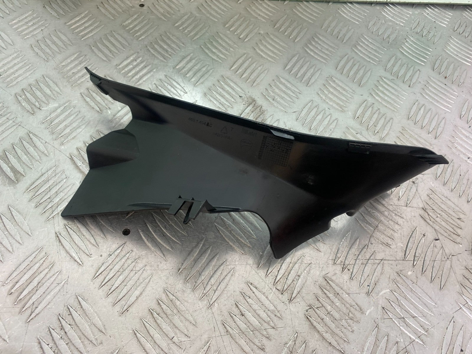 DUCATI 1299 PANIGALE RIGHT TOP FAIRING INFILL PANEL YEAR 2016 (CMB 1187)