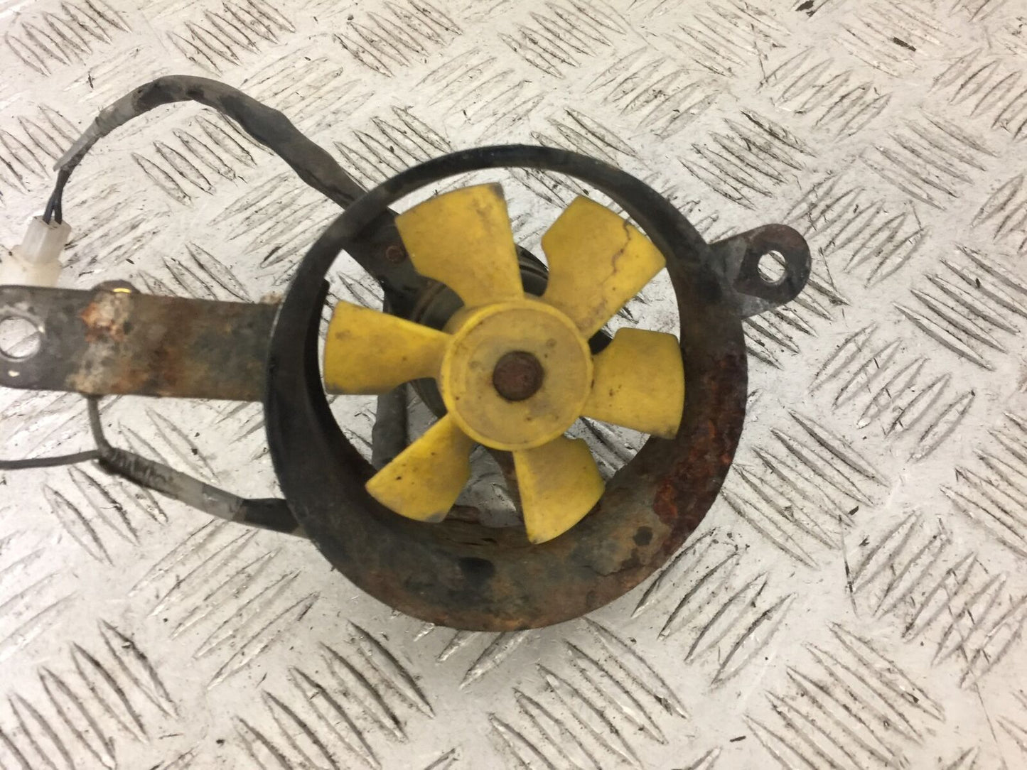 HONDA CBR125 CBR 125 RADIATOR FAN  YEAR 2004-06  (STOCK 688)