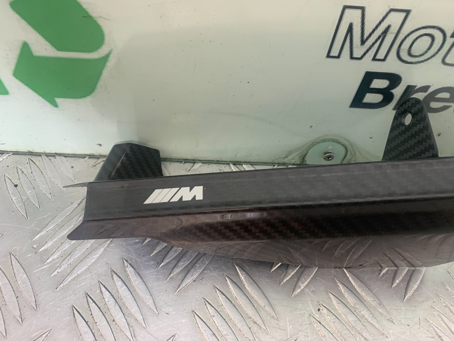 BMW M1000 R CARBON CHAIN GUARD  YEAR 2023-2024 (CMB1140)