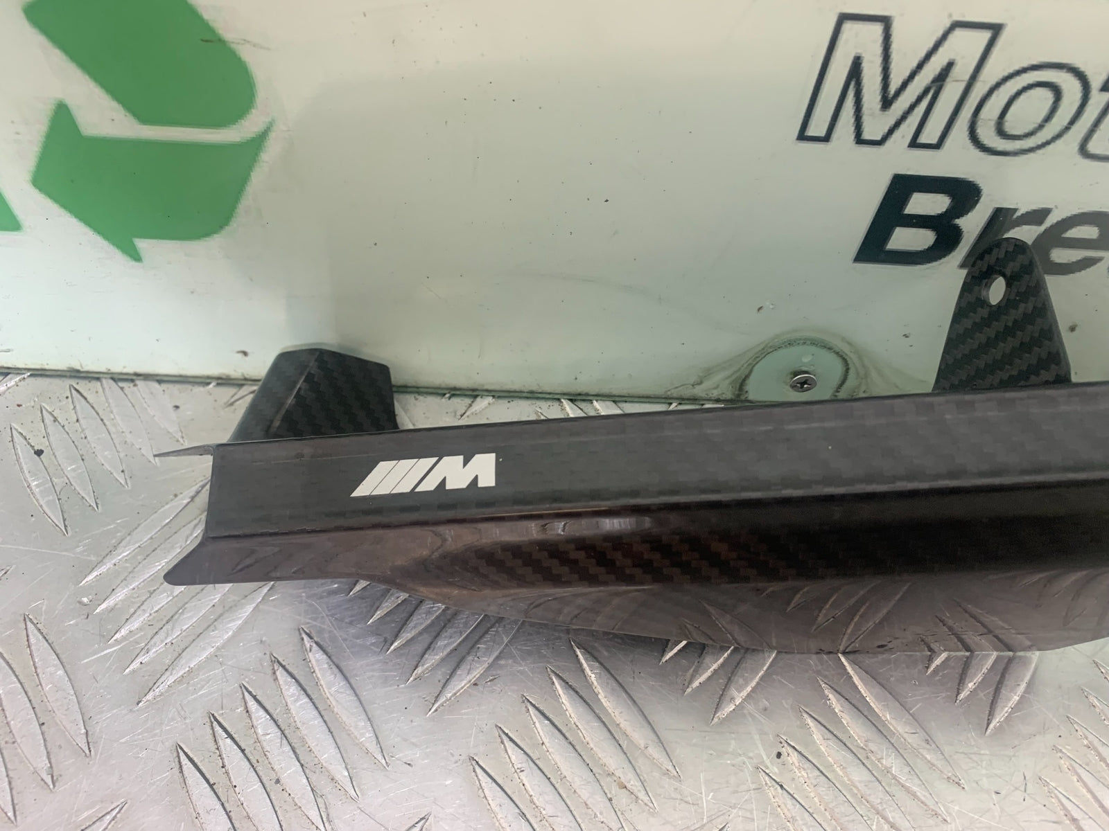 BMW M1000 R CARBON CHAIN GUARD  YEAR 2023-2024 (CMB1140)